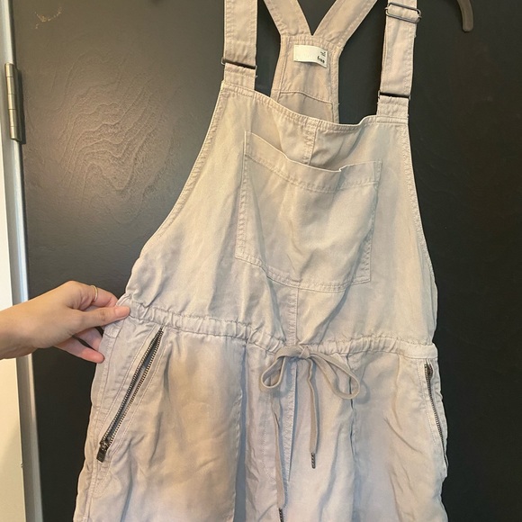 Aritzia Wilfred Free Beatriz Overalls SZ MD - Picture 11 of 11